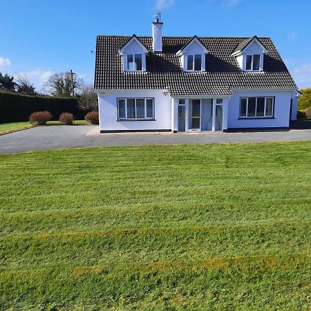 4 Bedroom, 15 Min To Limerick City Quiet Retreat. Exterior photo