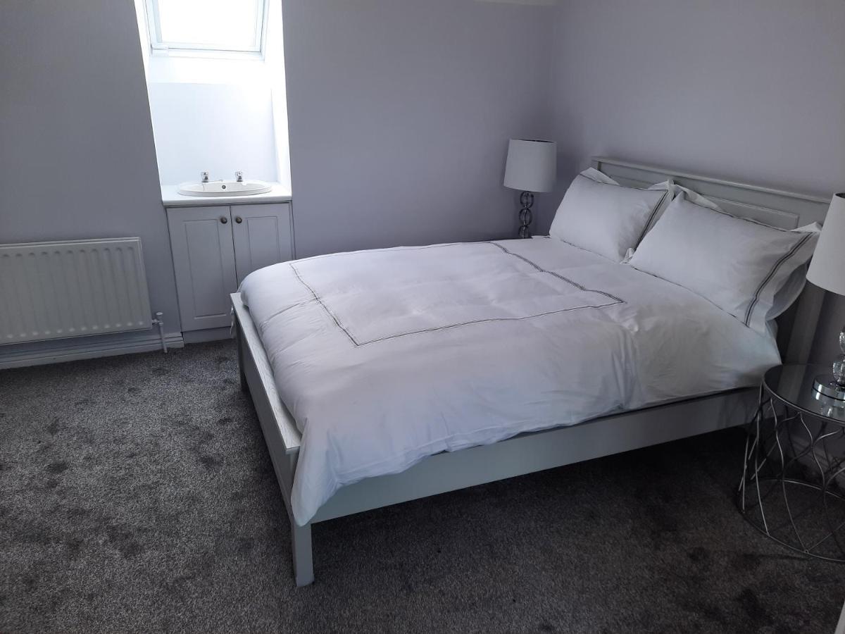 4 Bedroom, 15 Min To Limerick City Quiet Retreat. Exterior photo