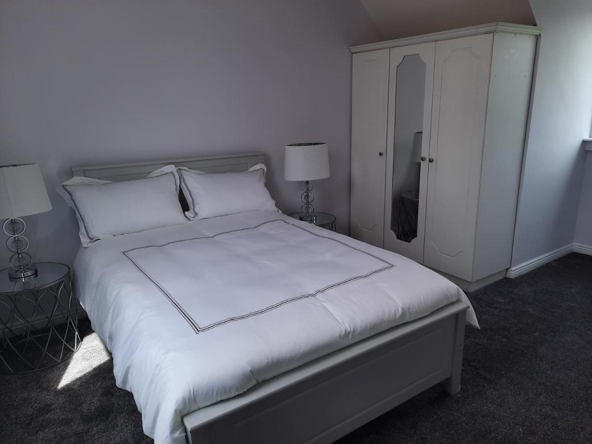 4 Bedroom, 15 Min To Limerick City Quiet Retreat. Exterior photo
