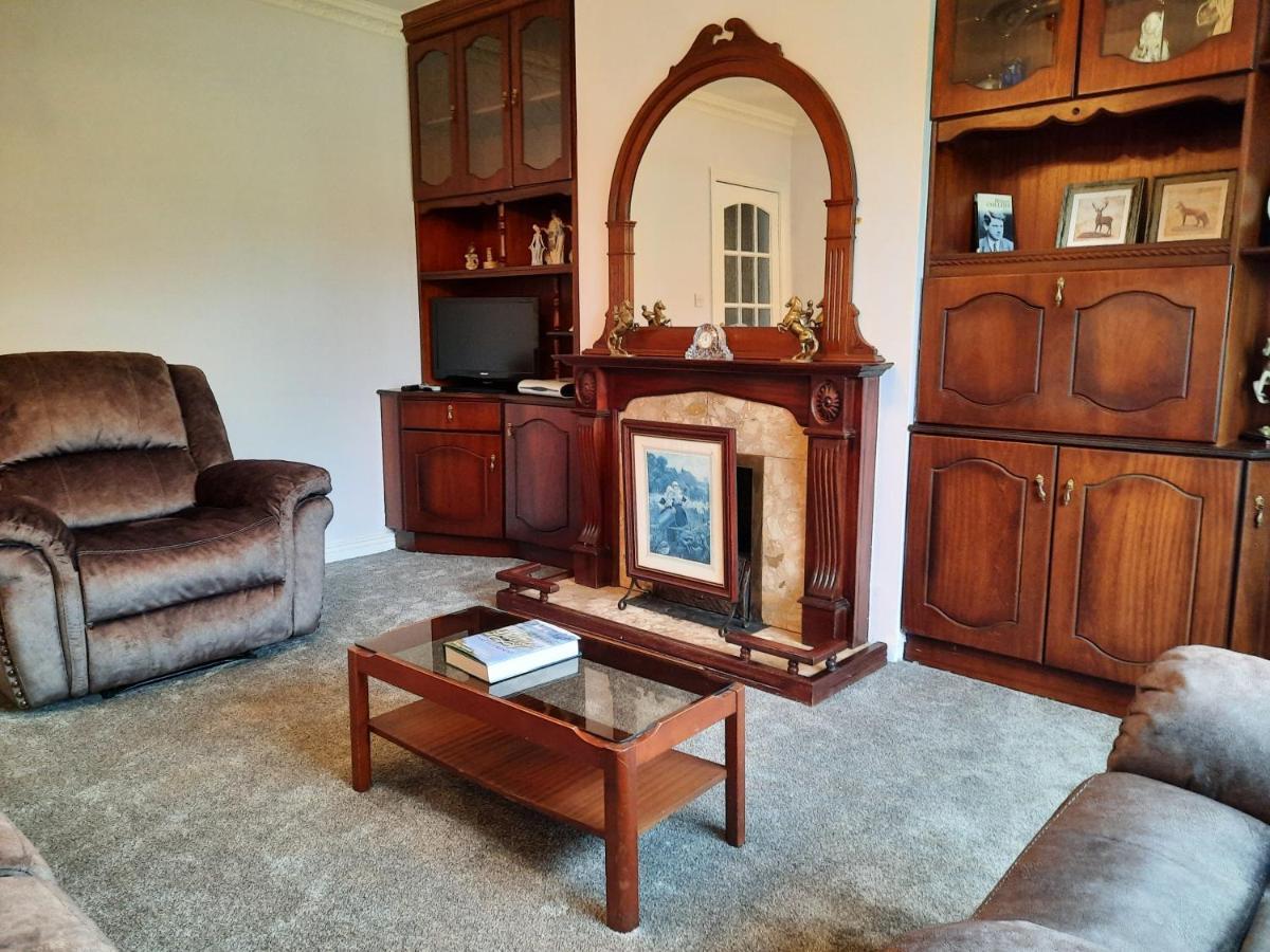 4 Bedroom, 15 Min To Limerick City Quiet Retreat. Exterior photo