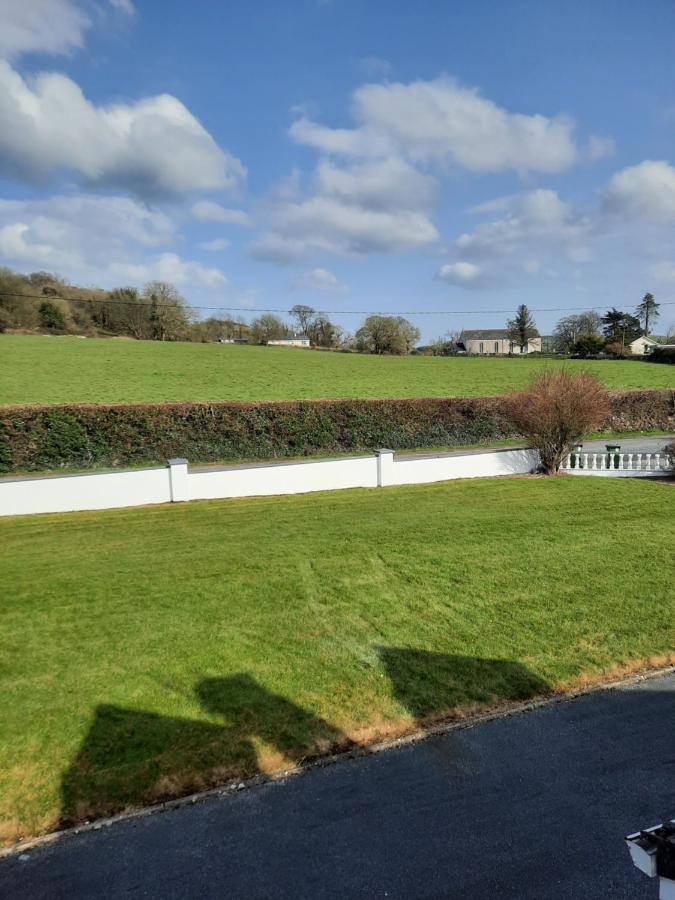 4 Bedroom, 15 Min To Limerick City Quiet Retreat. Exterior photo