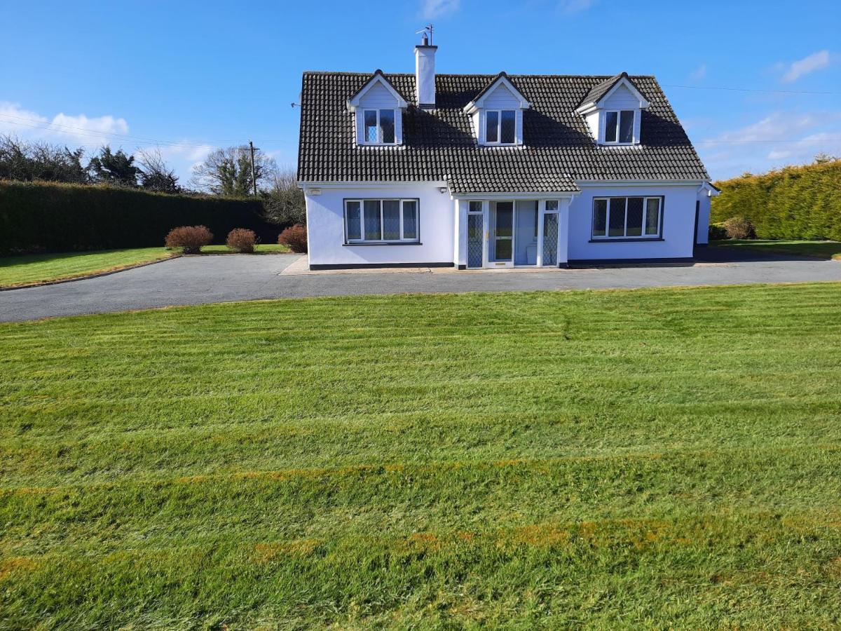 4 Bedroom, 15 Min To Limerick City Quiet Retreat. Exterior photo