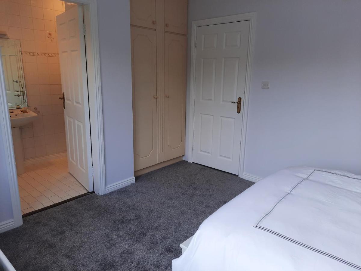 4 Bedroom, 15 Min To Limerick City Quiet Retreat. Exterior photo