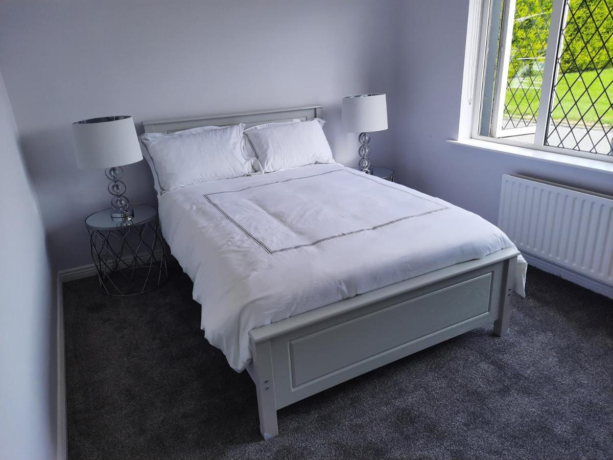 4 Bedroom, 15 Min To Limerick City Quiet Retreat. Exterior photo