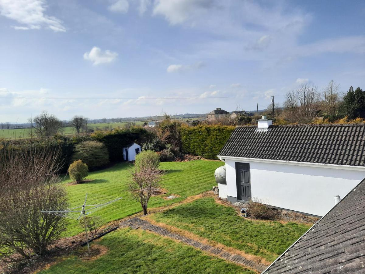 4 Bedroom, 15 Min To Limerick City Quiet Retreat. Exterior photo