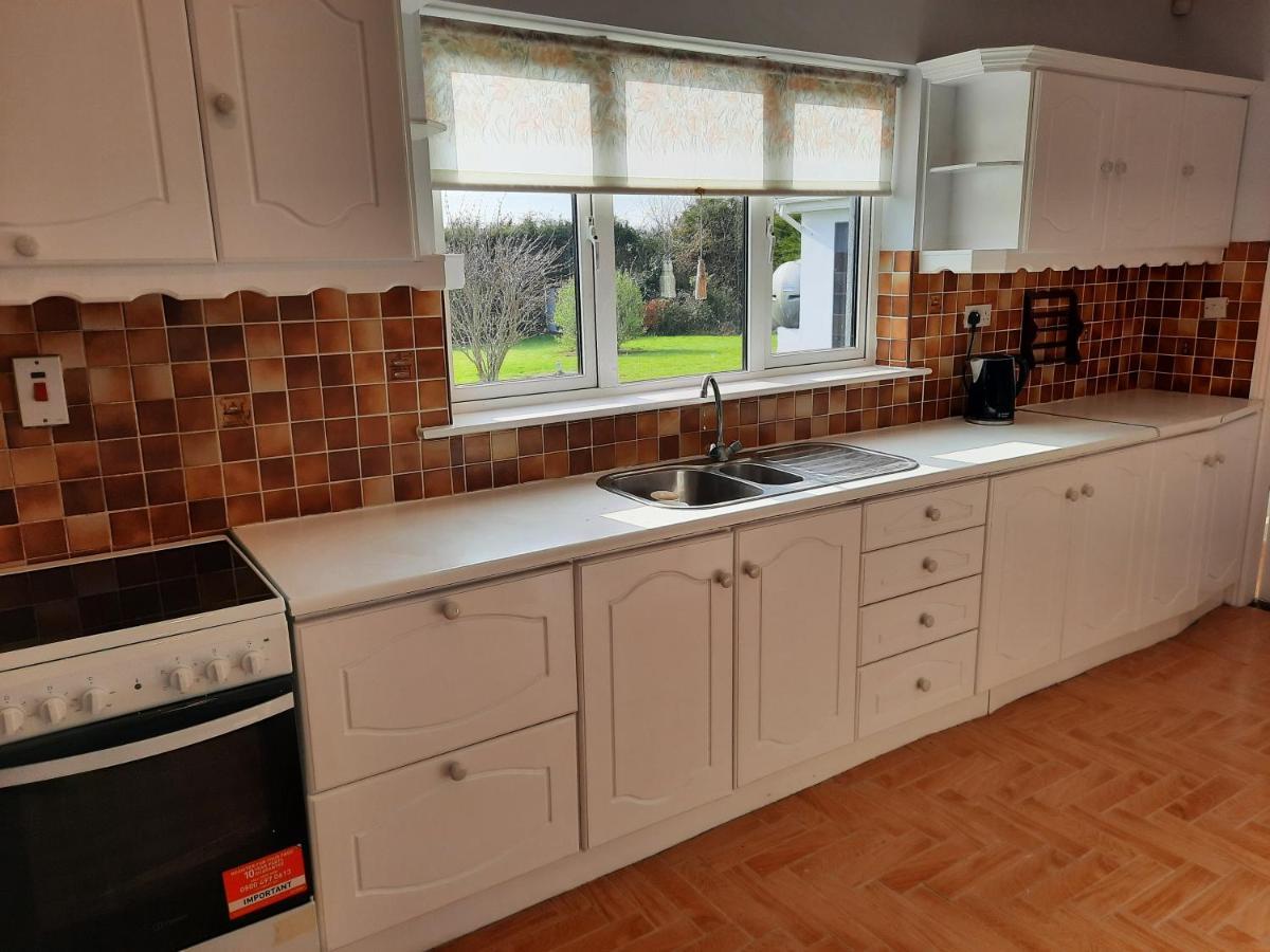 4 Bedroom, 15 Min To Limerick City Quiet Retreat. Exterior photo