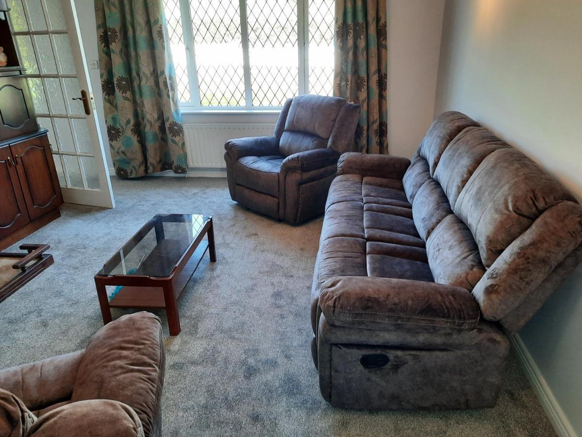4 Bedroom, 15 Min To Limerick City Quiet Retreat. Exterior photo
